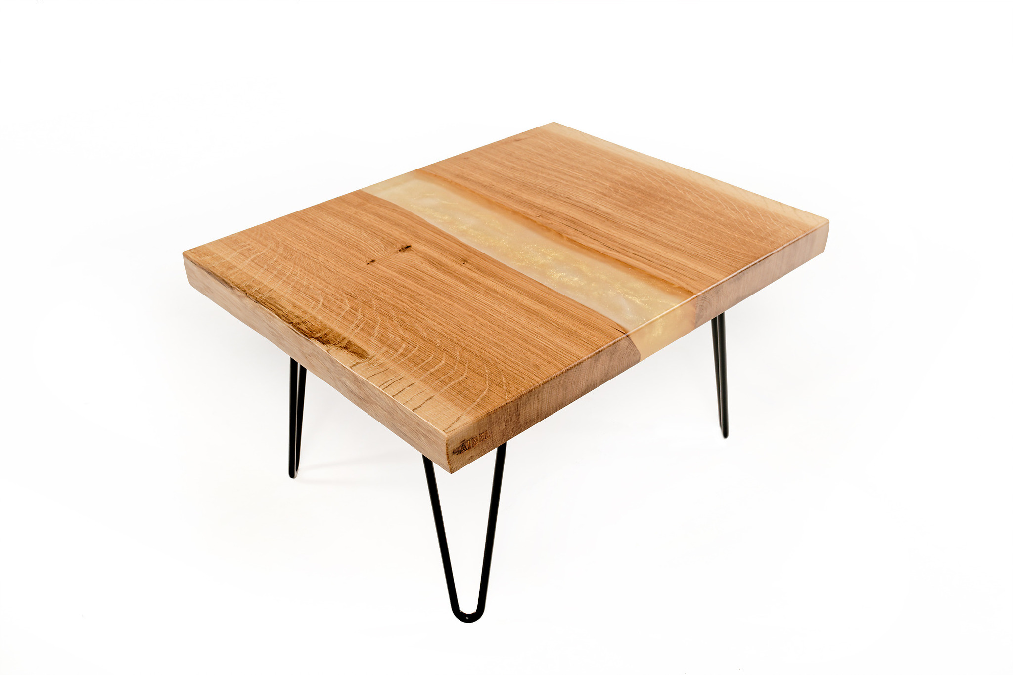 Aibel – oak wood table with gold epoxy resin